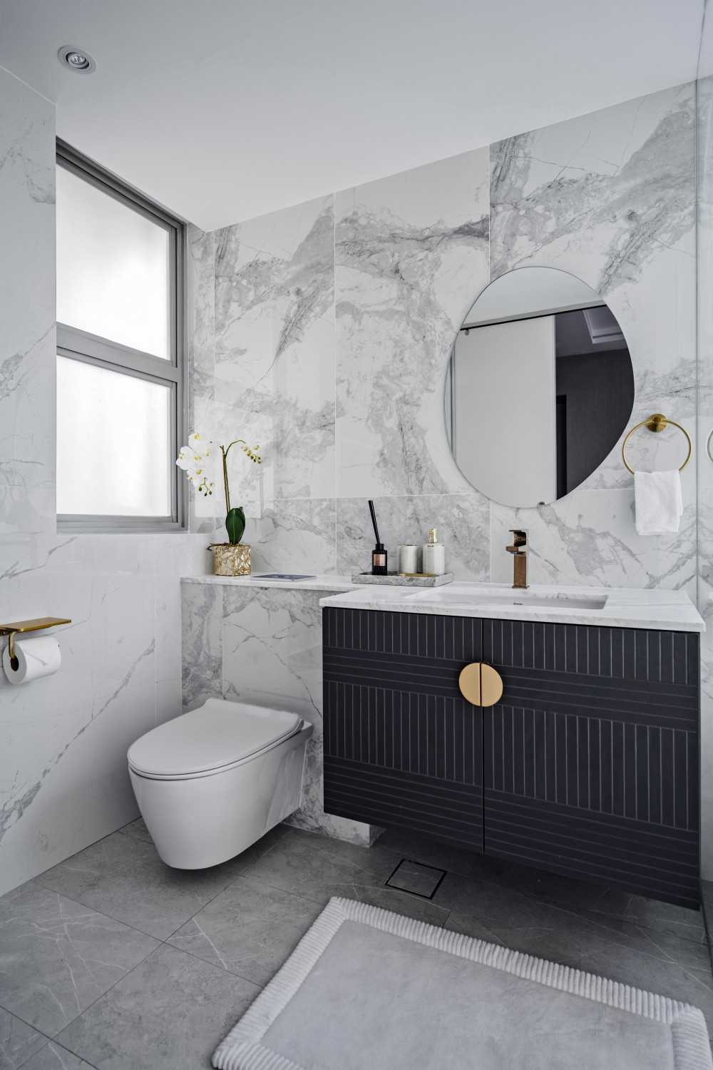 Modern Bathroom with Mirror and Shower Screen