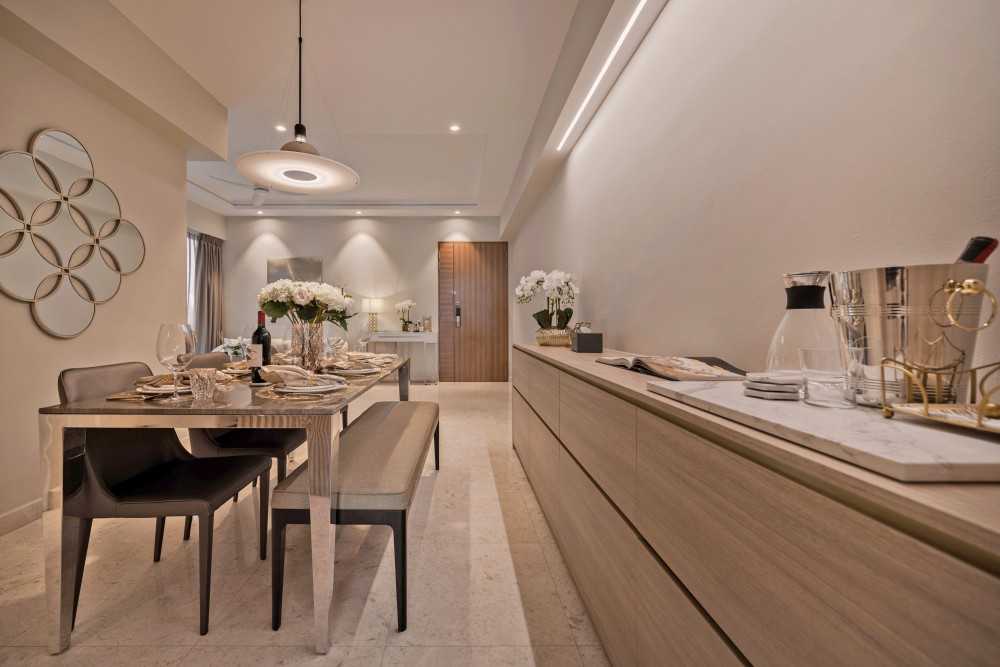 Modern Dining Room with Dining Table and Dining Chairs