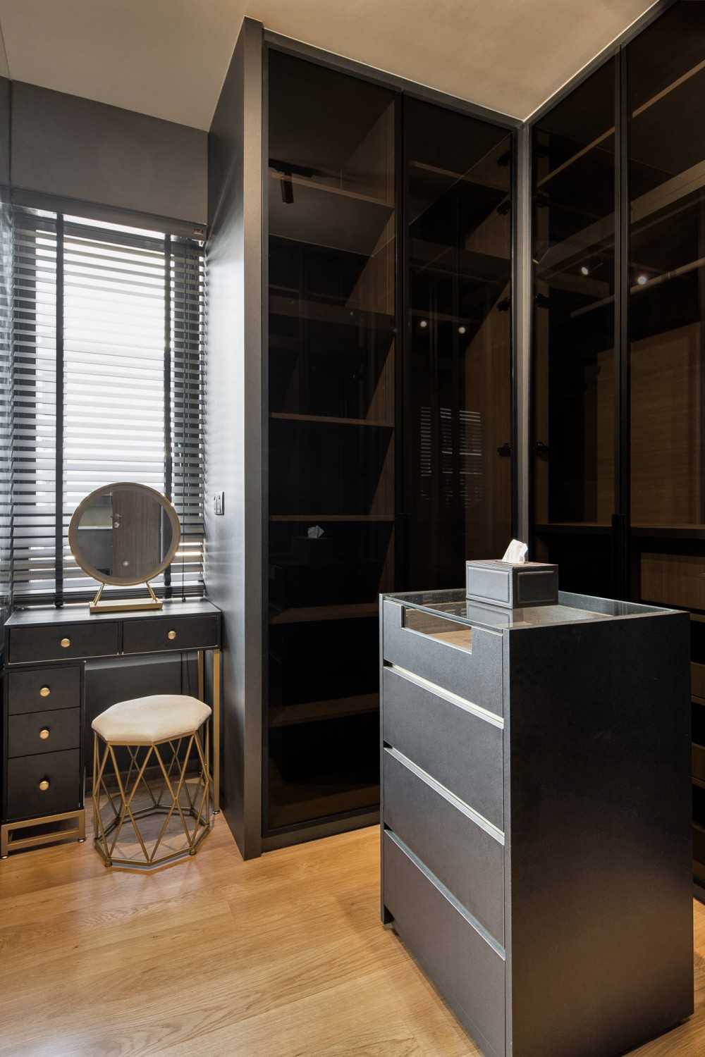Modern Walk-in Wardrobe with Mirror and Vanity Counter