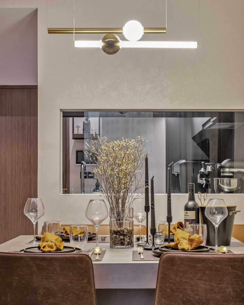 Modern Dining Room with Dining Table and Dining Chairs