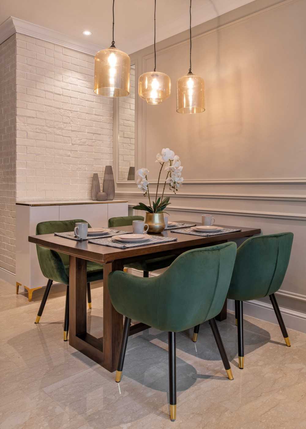 Modern Dining Room with Dining Table and Dining Chairs