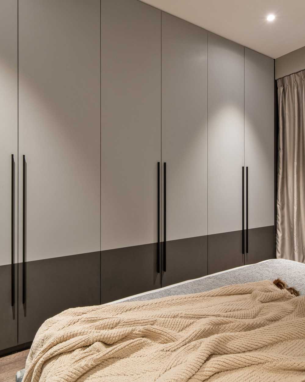 Modern Bedroom with Bedside Table and Queen Bed