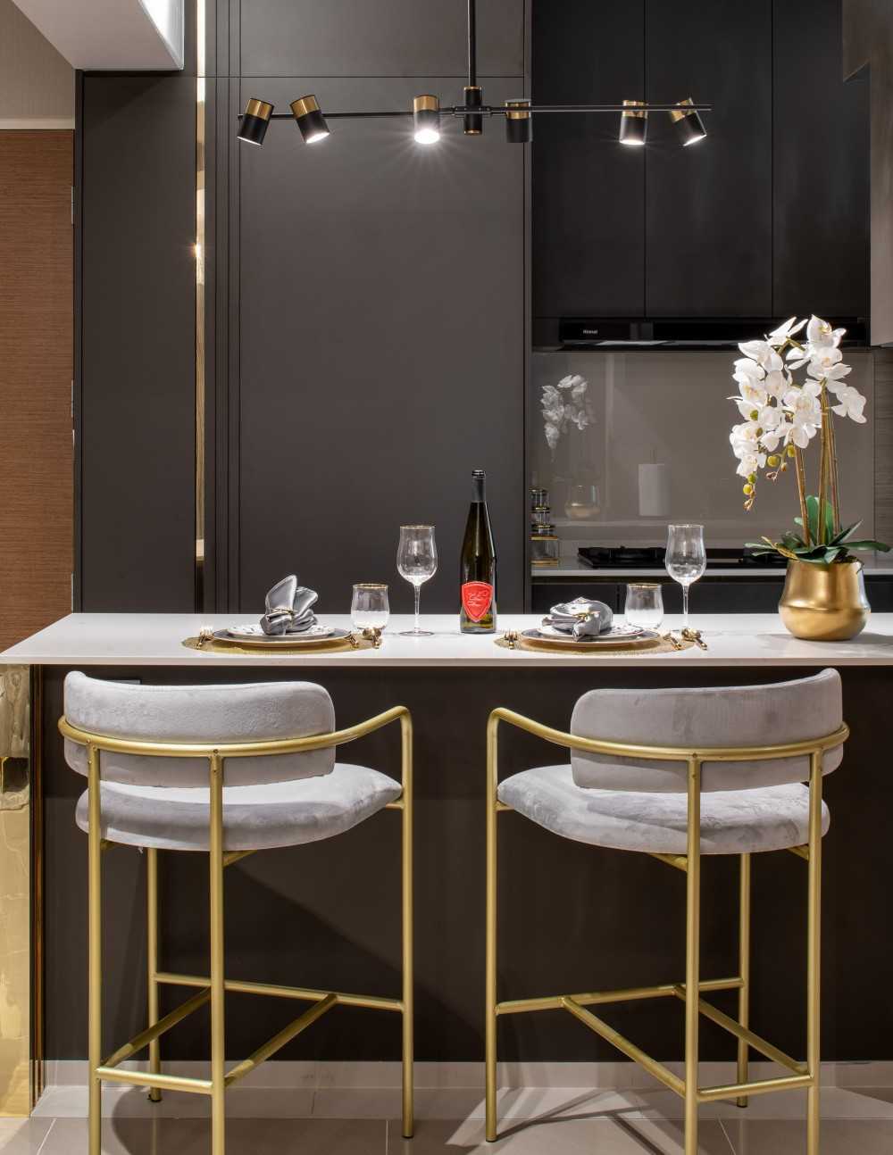 Modern Kitchen with Kitchen Island and Open Kitchen