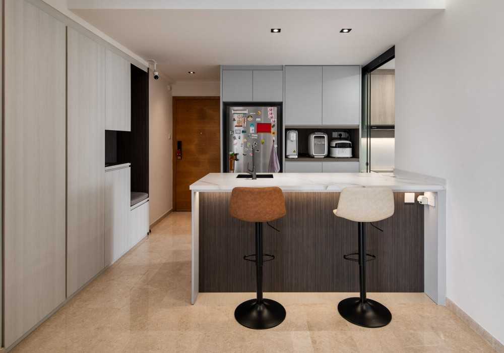 Contemporary Living Room with Countertop and Homogeneous Tiles