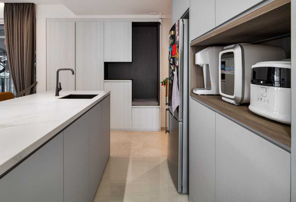 Contemporary Kitchen with Countertop and Homogeneous Tiles