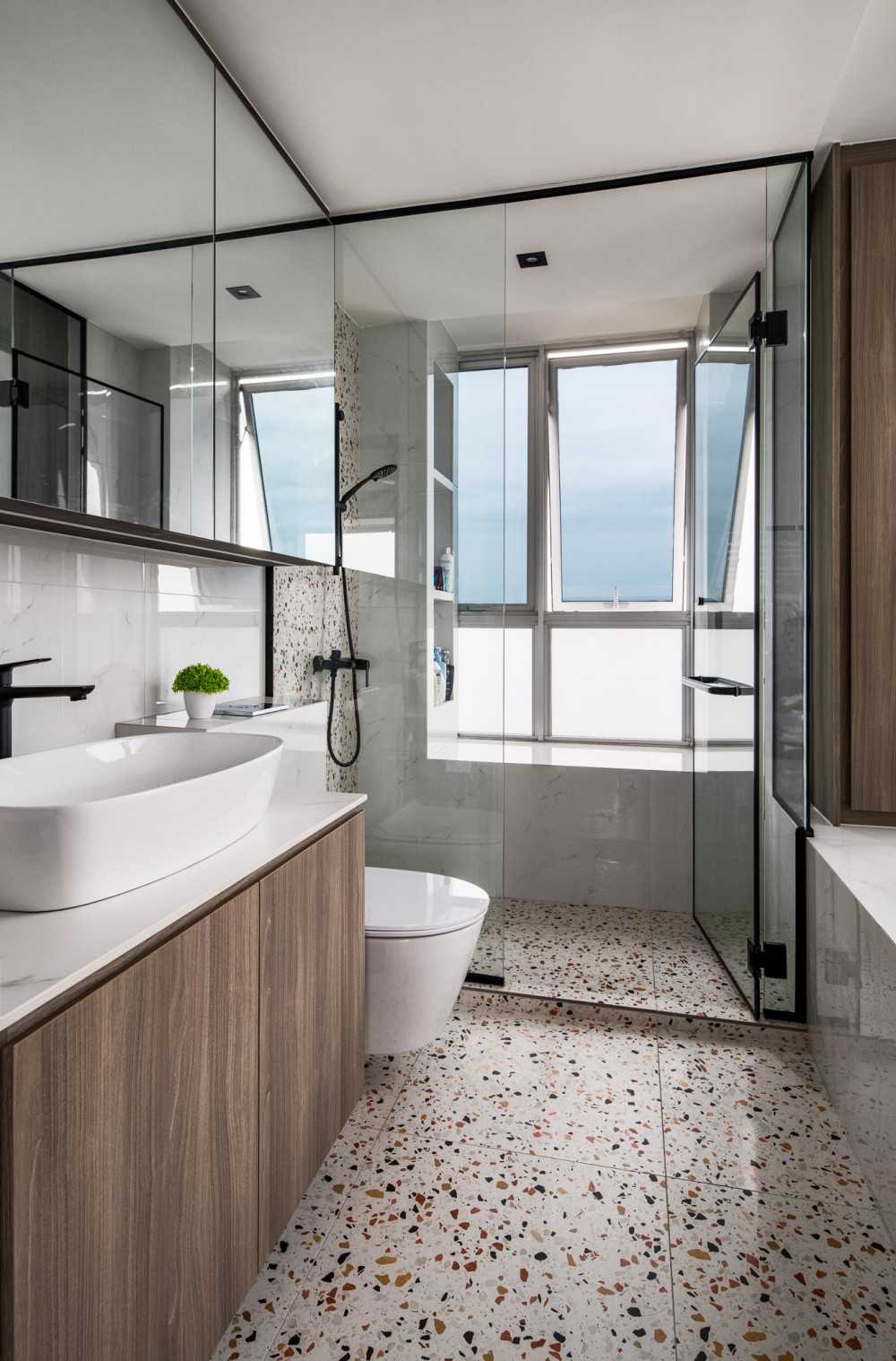 Contemporary Bathroom with Countertop and Homogeneous Tiles