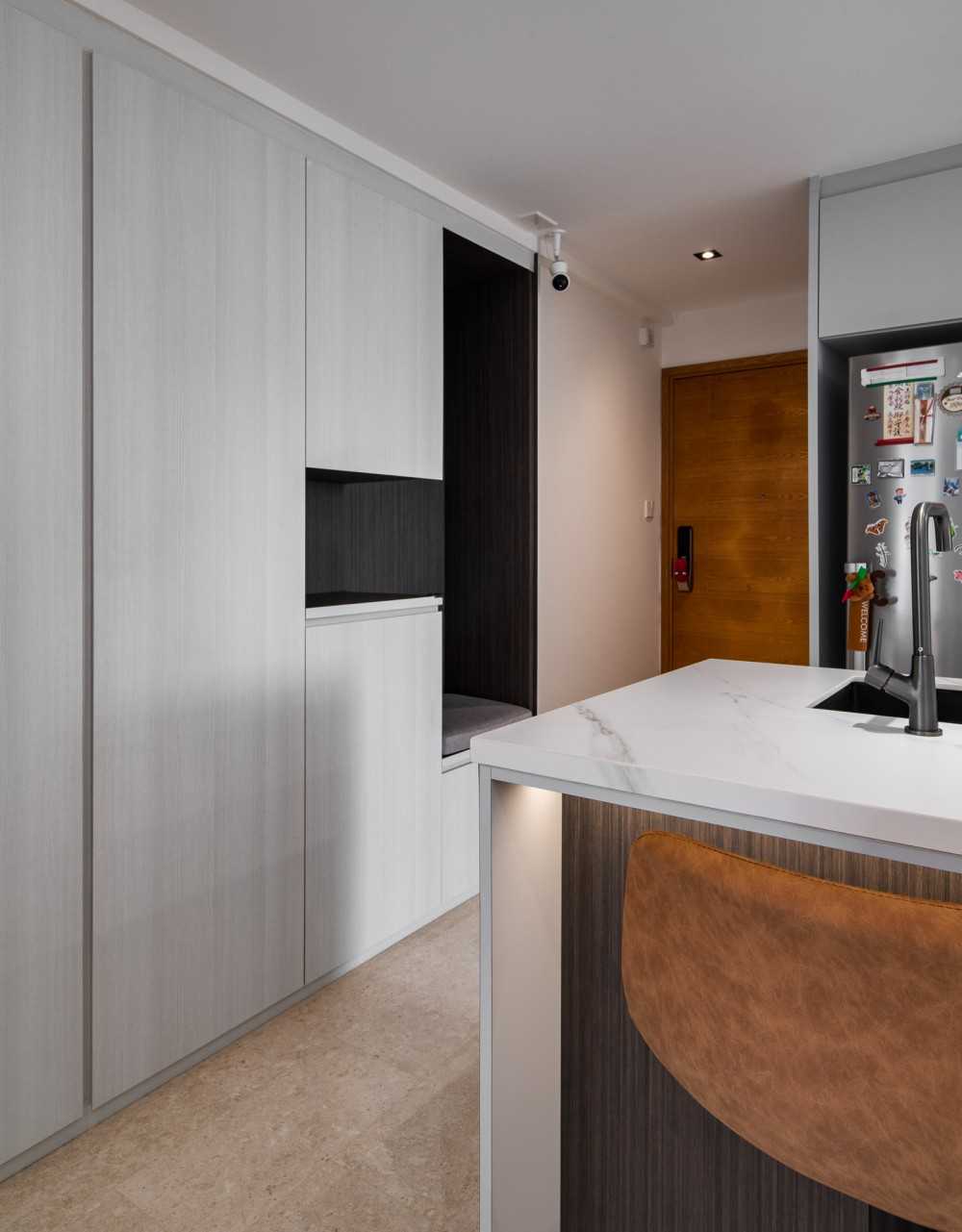 Contemporary Kitchen with Countertop and Homogeneous Tiles