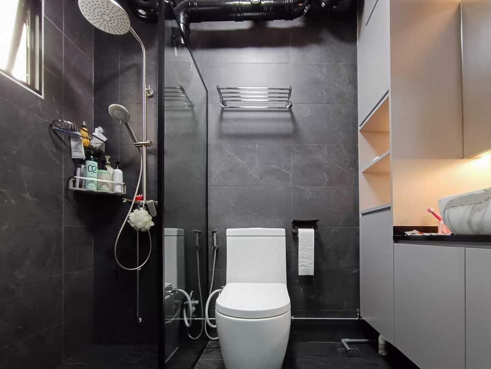 Modern Bathroom with Mirror and Shower Screen