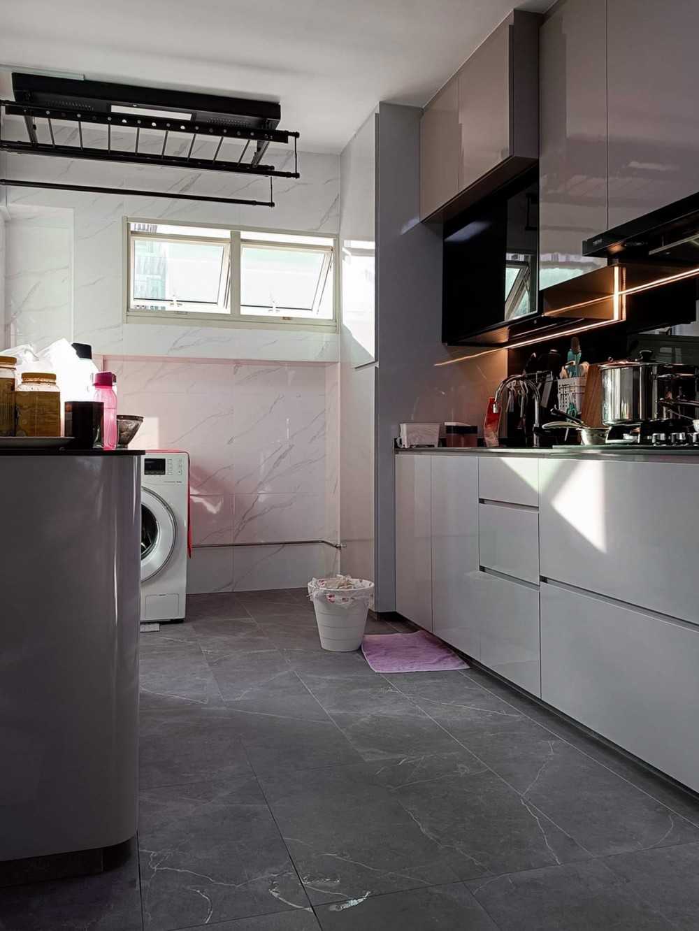 Modern Kitchen with Kitchen Window and Kitchen Accessories