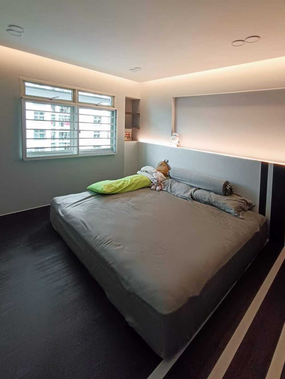 Modern Bedroom with Built-in Bed and Window Grille