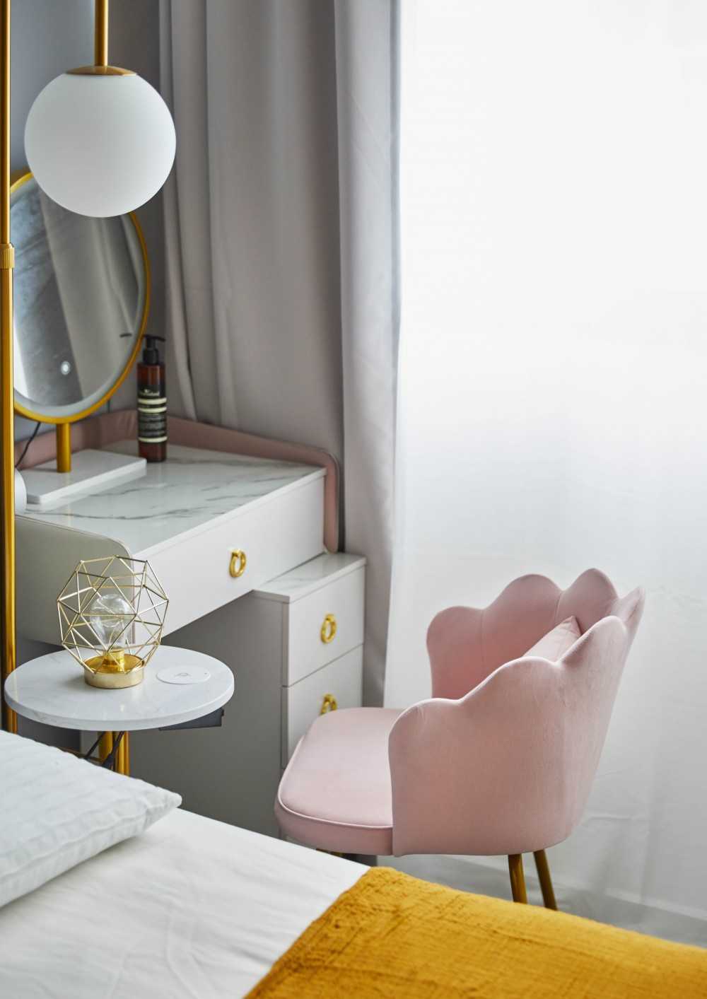 Contemporary Bedroom with Mirror and Lamps