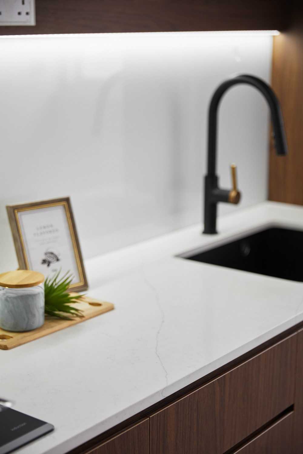 Contemporary Kitchen with Countertop and Kitchen Tap