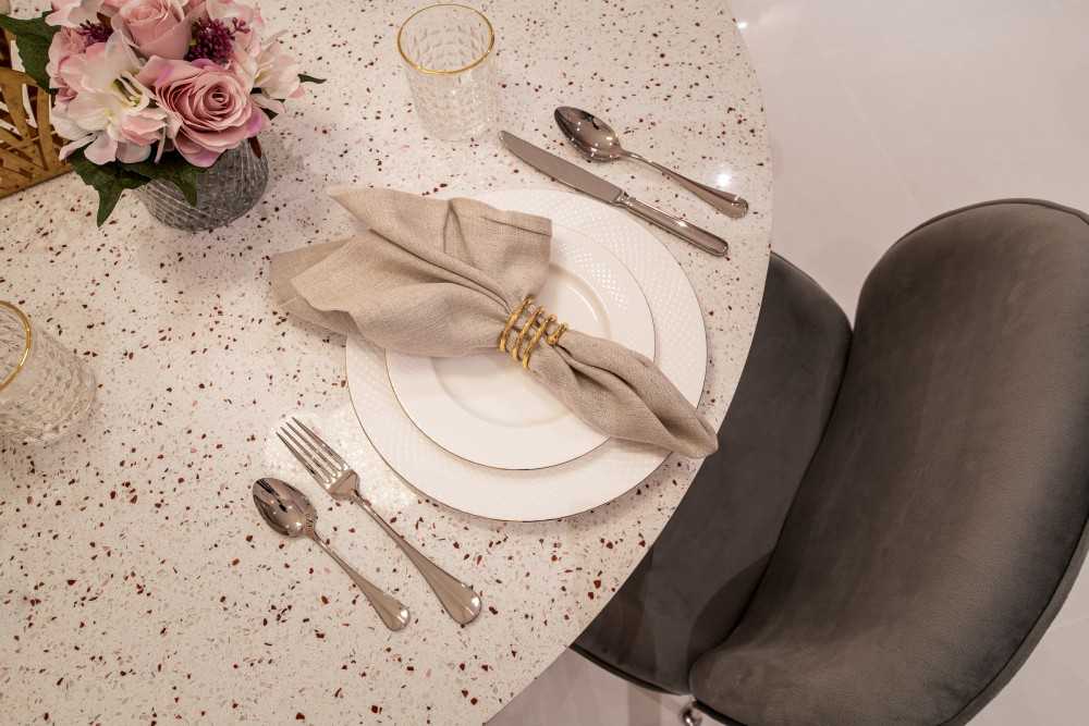 Modern Dining Room with Dining Table and Dining Chairs