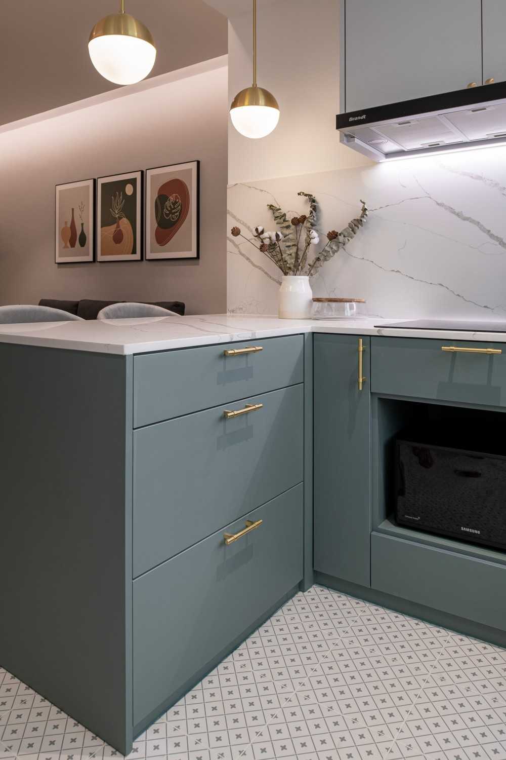 Modern Kitchen with Kitchen Island and Open Kitchen