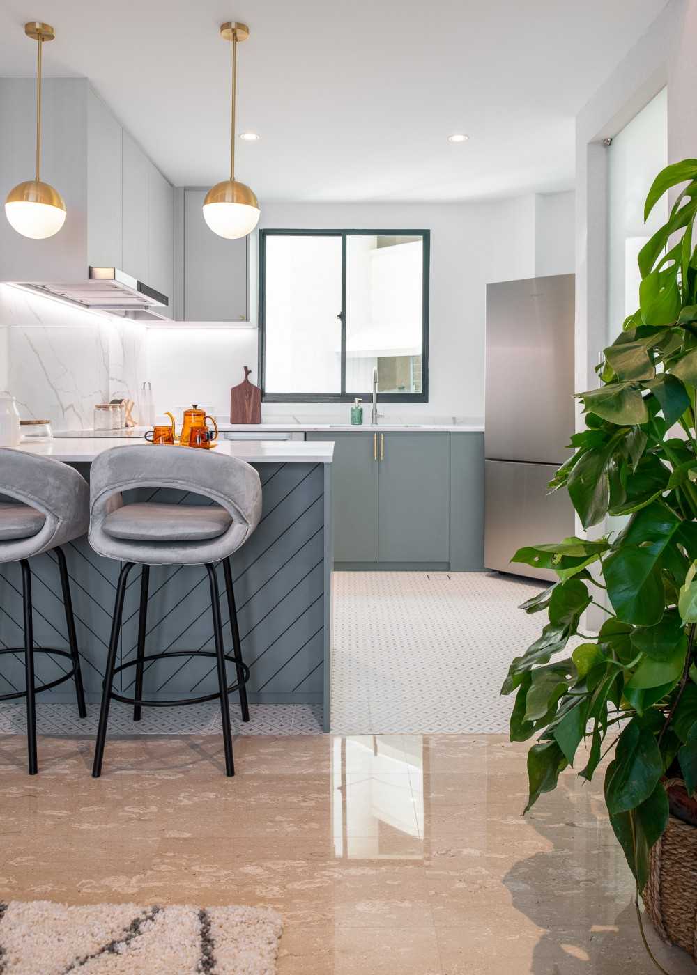 Modern Kitchen with Kitchen Window and Kitchen Island