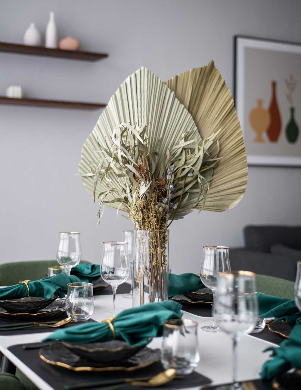 Modern Dining Room with Dining Table and Dining Chairs