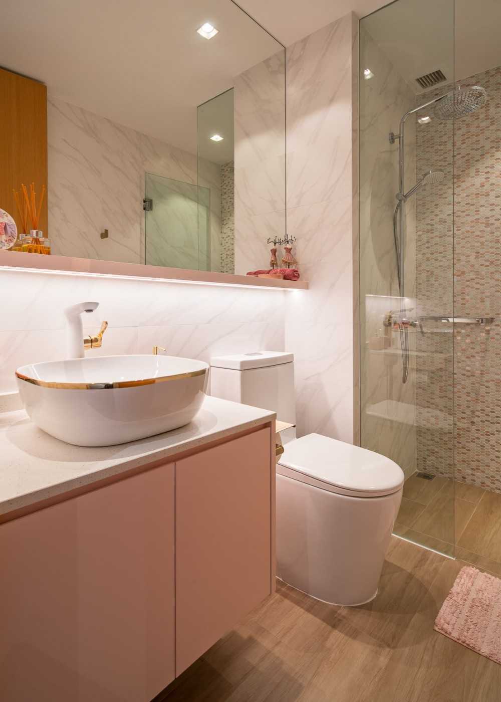 Modern Bathroom with Mirror and Shower Screen