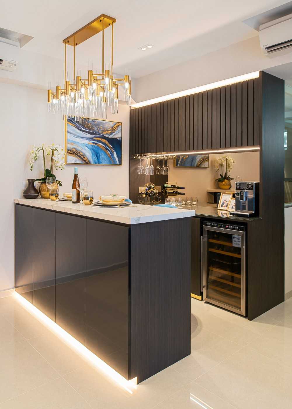 Modern Kitchen with Kitchen Island and Open Kitchen