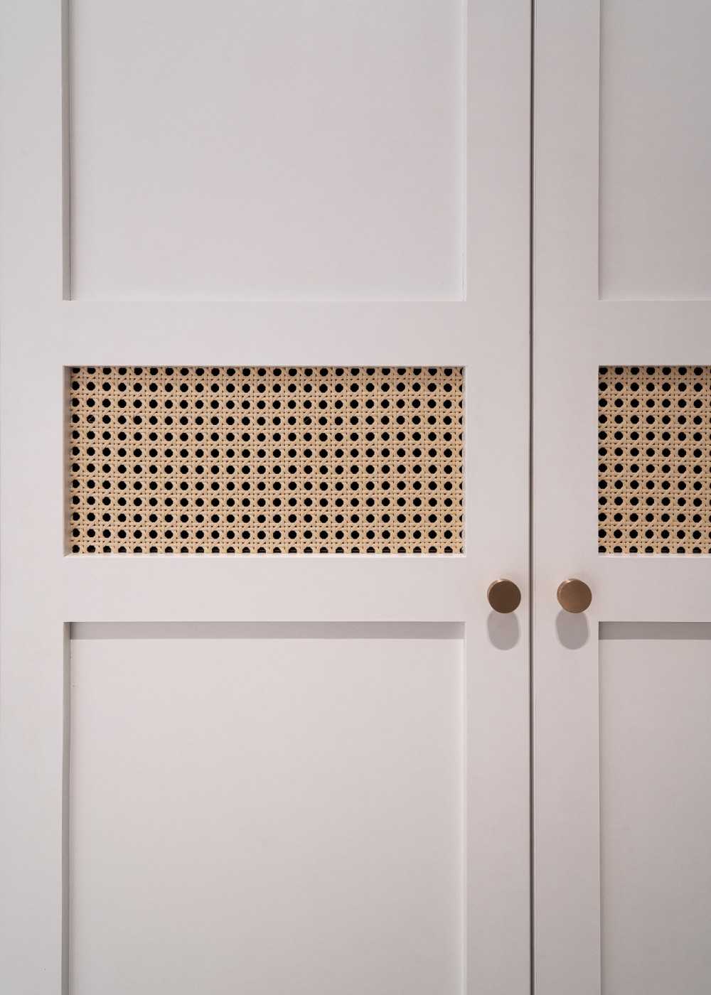 Scandinavian Walk-in Wardrobe with Mirror and Wardrobe