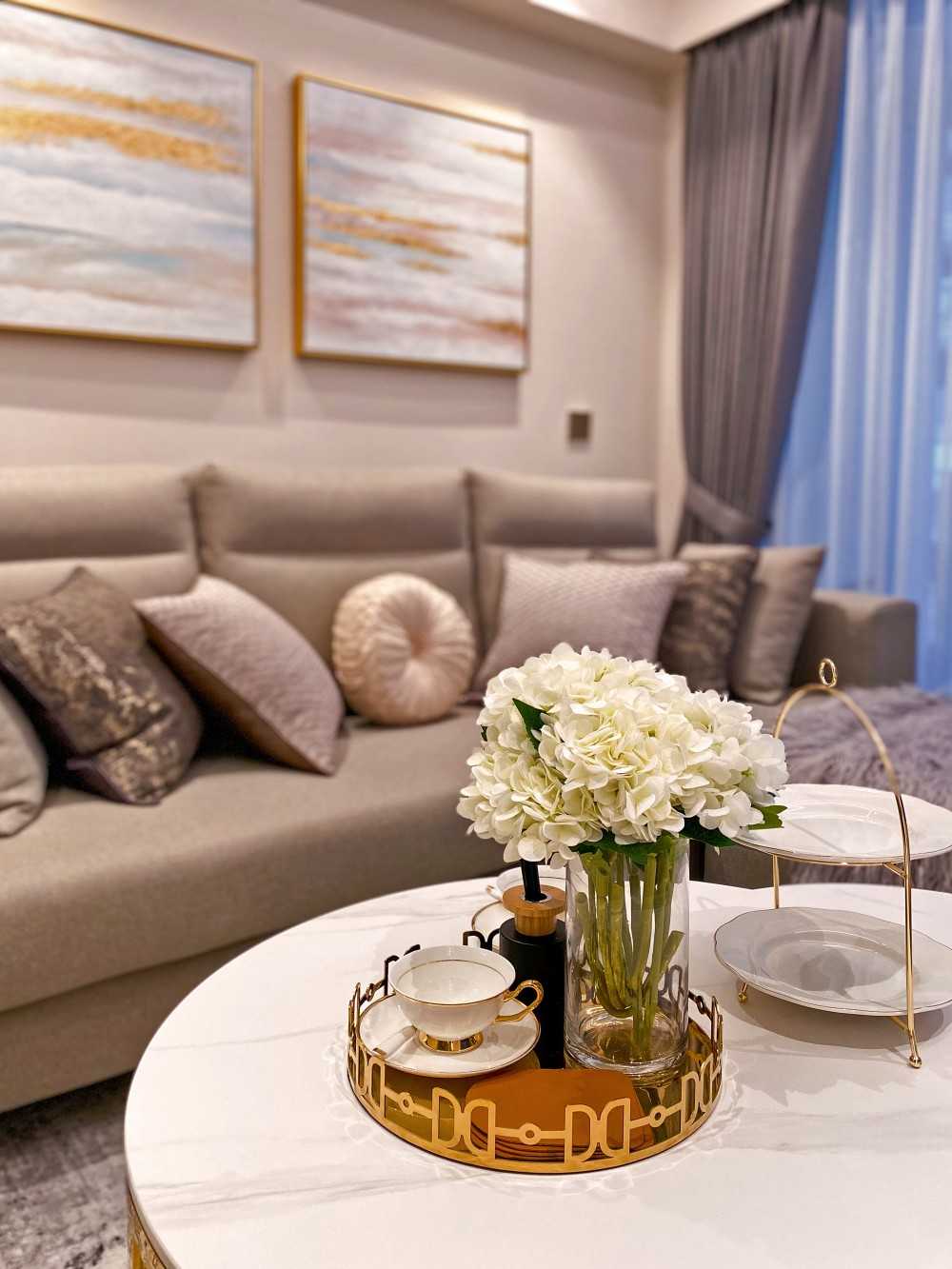Modern Living Room with Feature Wall and Sofa