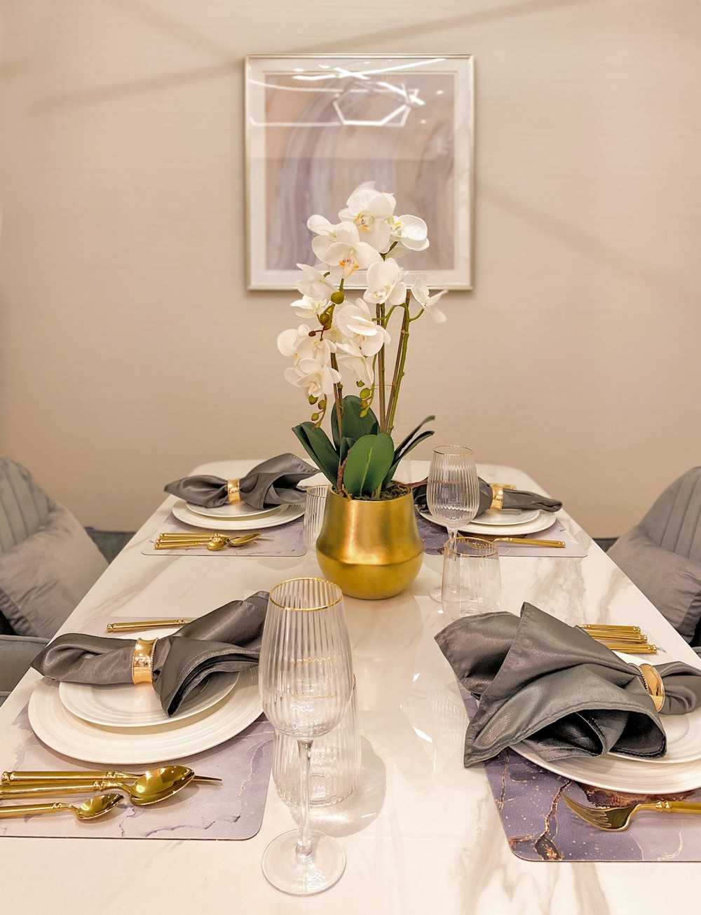 Modern Dining Room with Downlights and Dining Table
