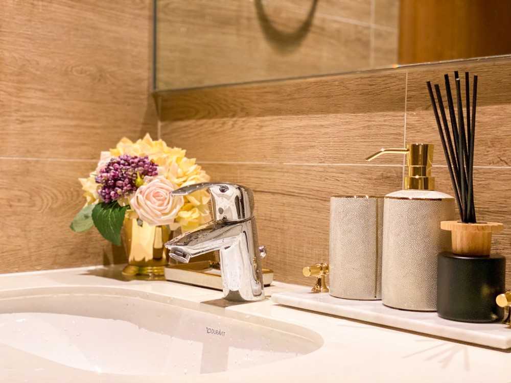 Modern Bathroom with Mirror and Shower Screen