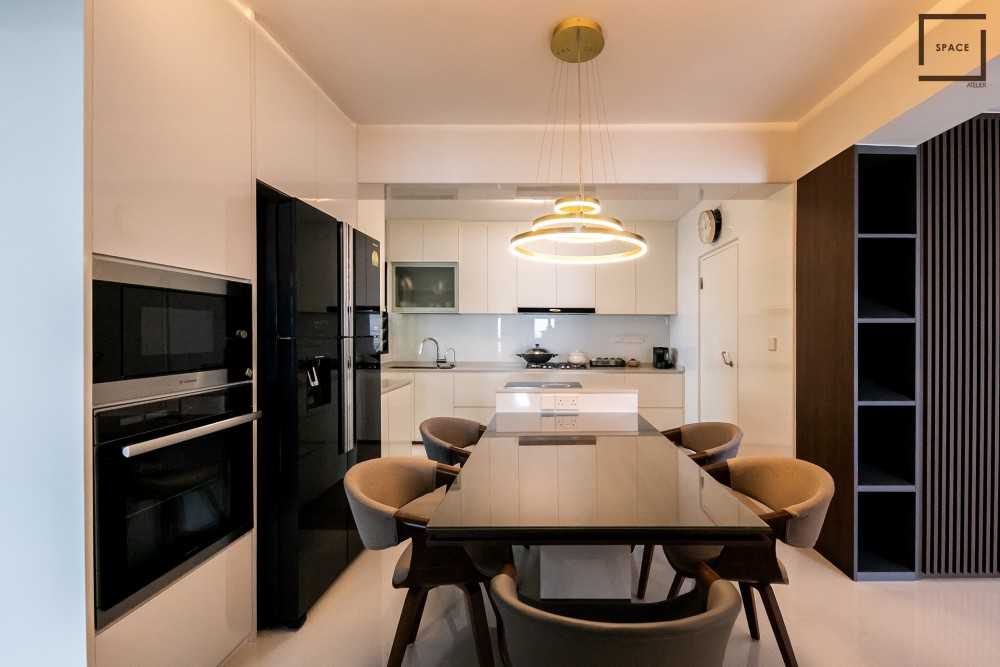 Contemporary Kitchen with Cupboard and Open Kitchen