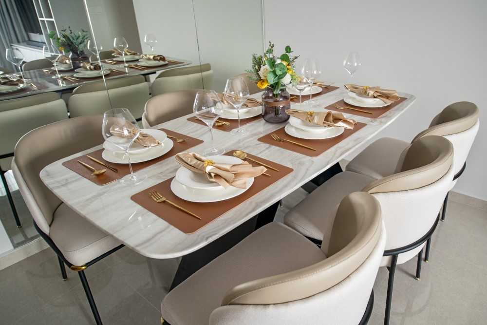 Modern Dining Room with Dining Table and Dining Chairs