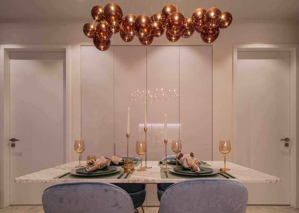 Modern Dining Room with Dining Table and Dining Chairs