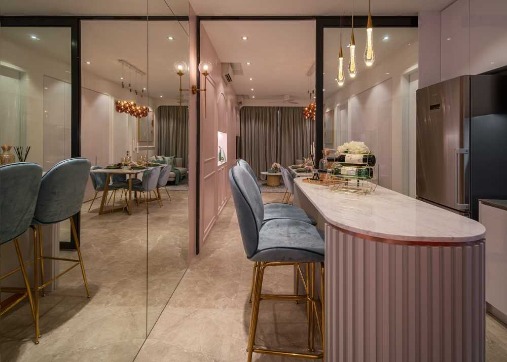 Modern Kitchen with Kitchen Island and Breakfast Counter