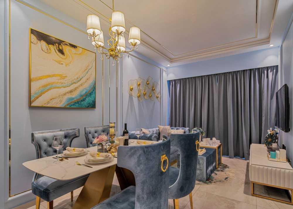 Modern Dining Room with Dining Table and Dining Chairs