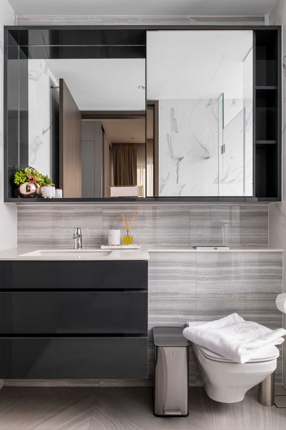 Modern Bathroom with Mirror and Bathroom Storage