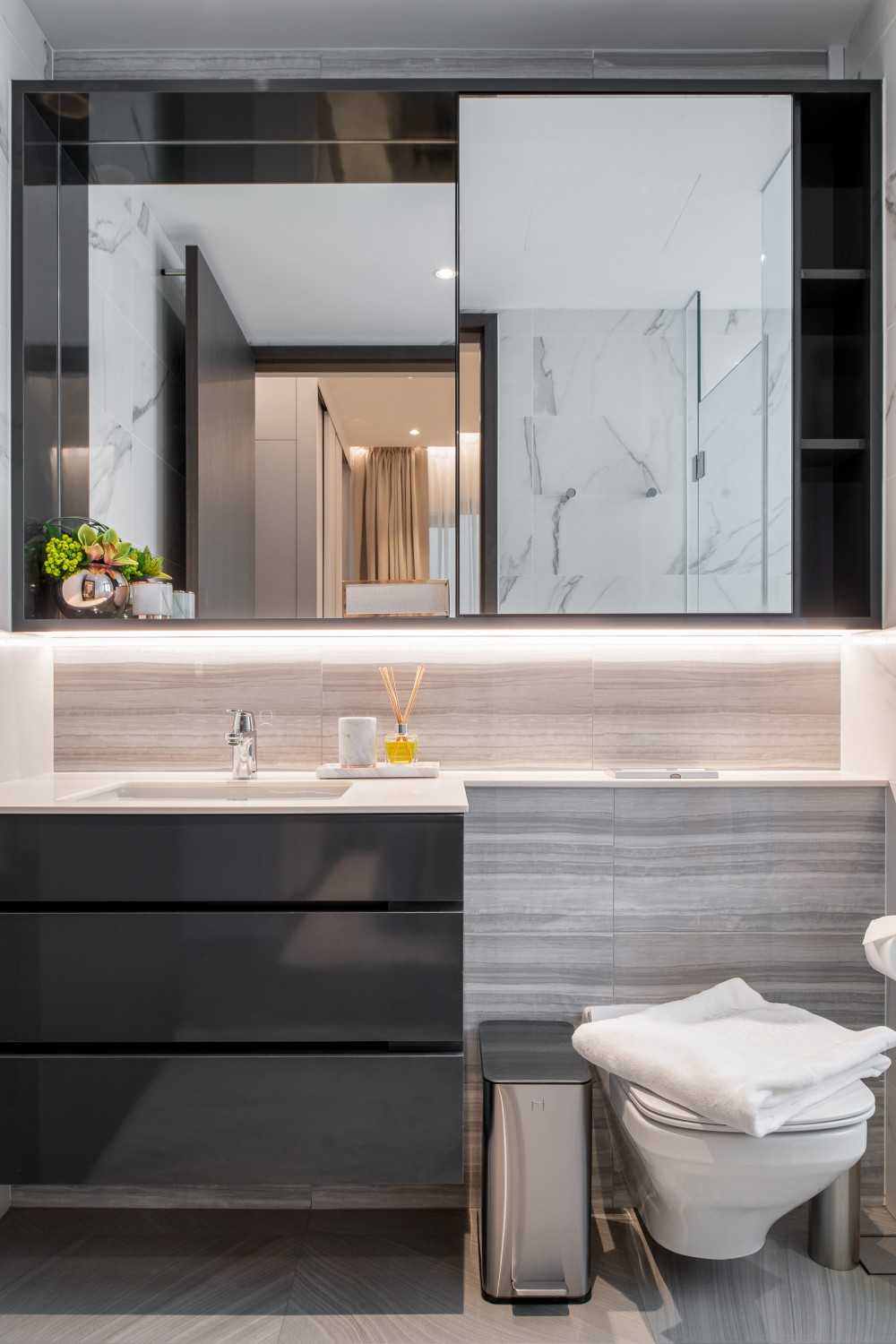 Modern Bathroom with Mirror and Bathroom Storage