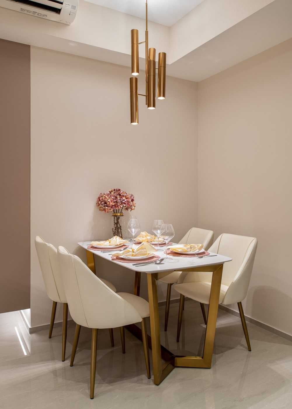 Modern Dining Room with Dining Table and Dining Chairs