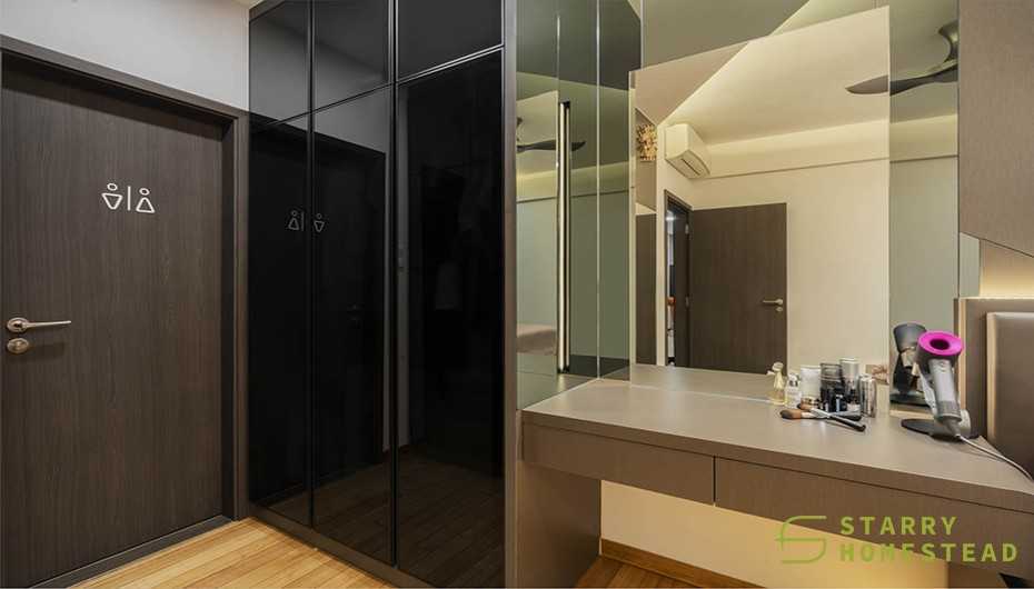 Modern Bedroom with Mirror and Flooring