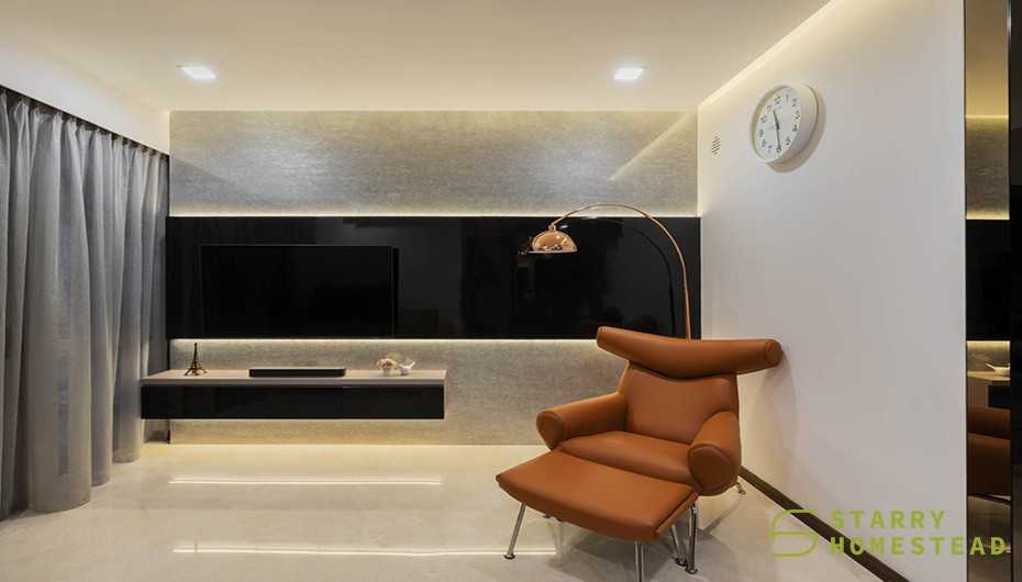 Modern Courtyard with TV Console and Flooring