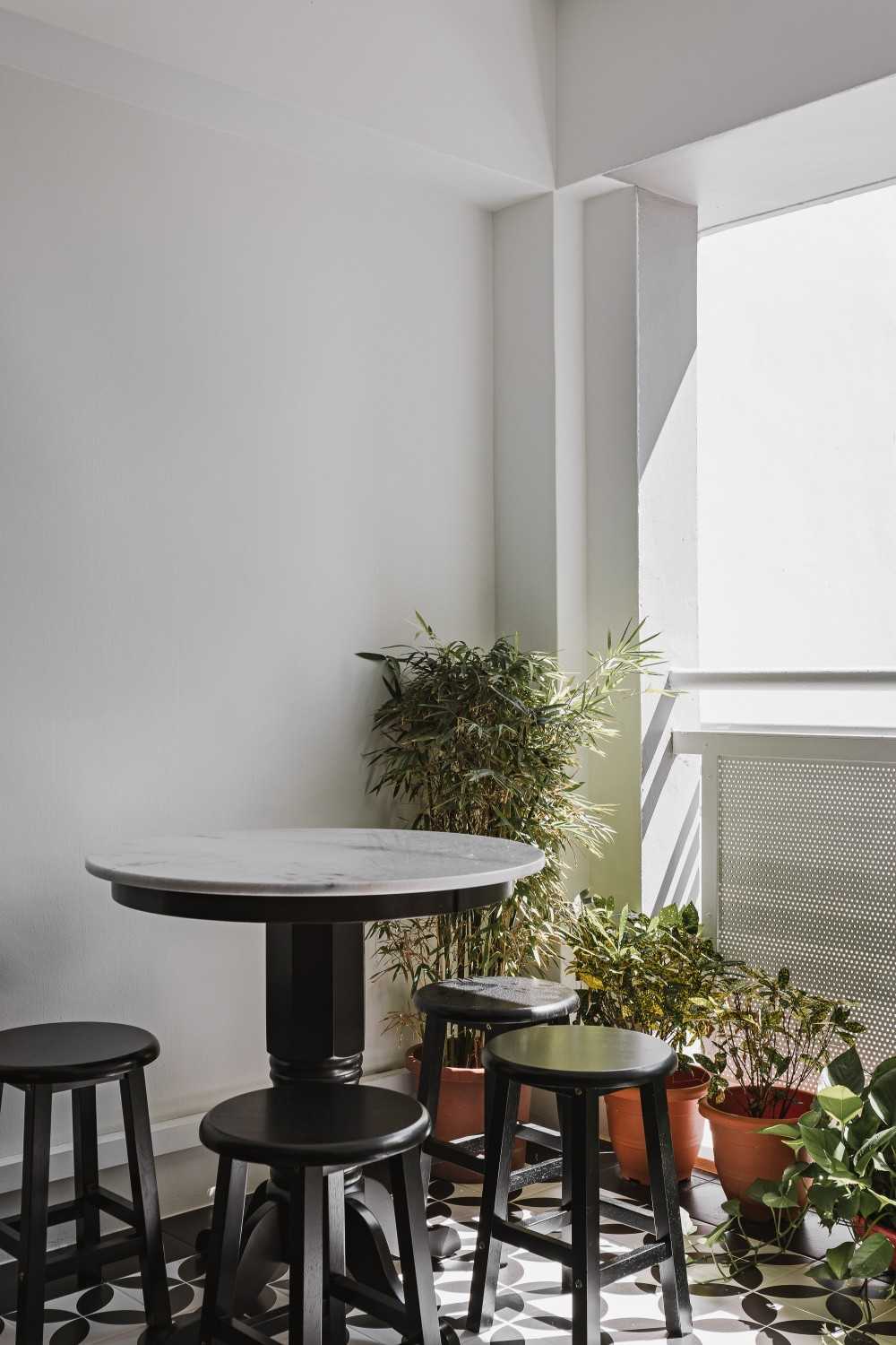 Modern Balcony with Outdoor Table and Outdoor Chairs