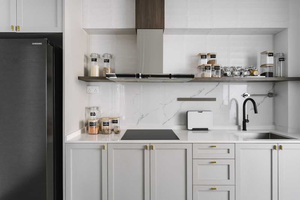 Modern Kitchen with Countertop and Kitchen Island