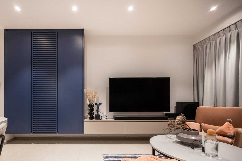 Modern Living Room with Sofa and Armchairs