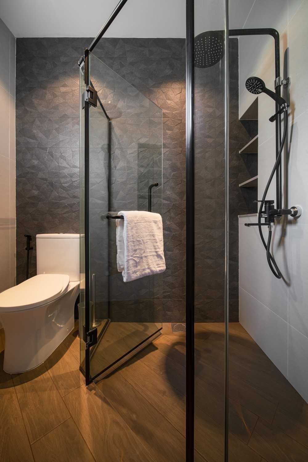 Modern Bathroom with Mirror and Shower Screen