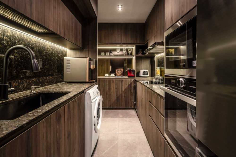 Modern Kitchen with Countertop and Kitchen Island
