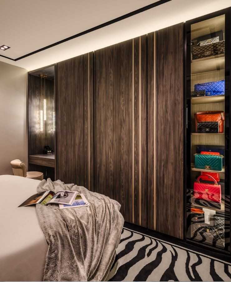 Modern Bedroom with Closet and Bed