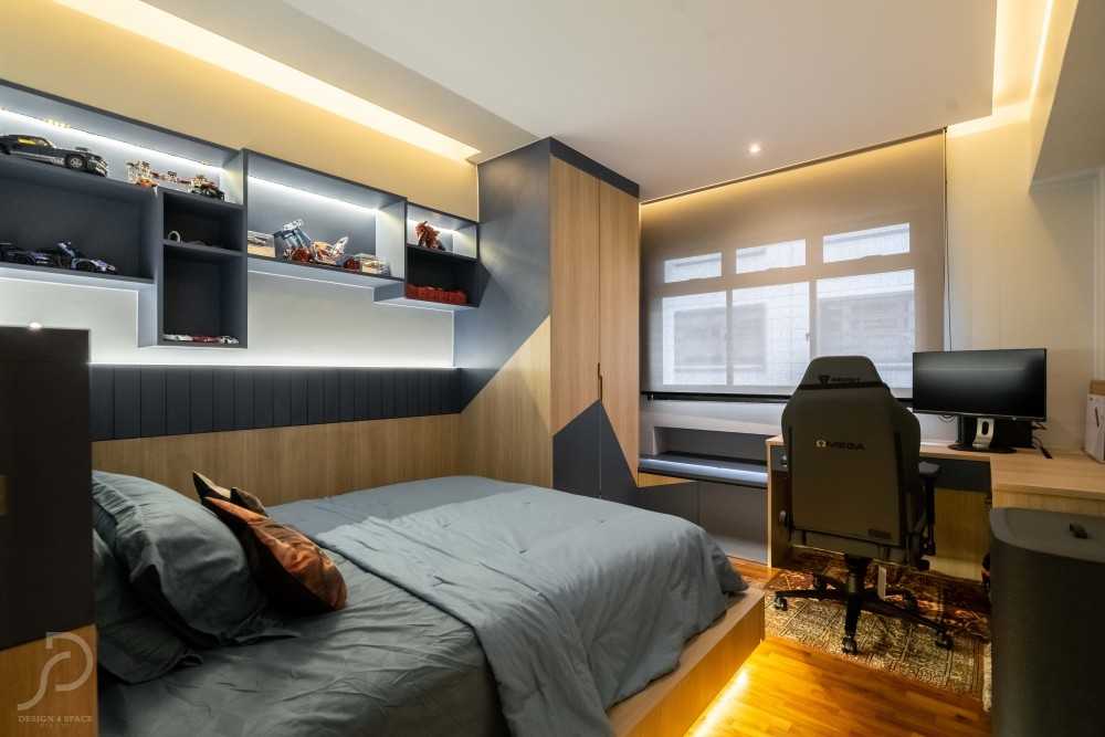 Modern Home Office with Desk and Desk Chairs