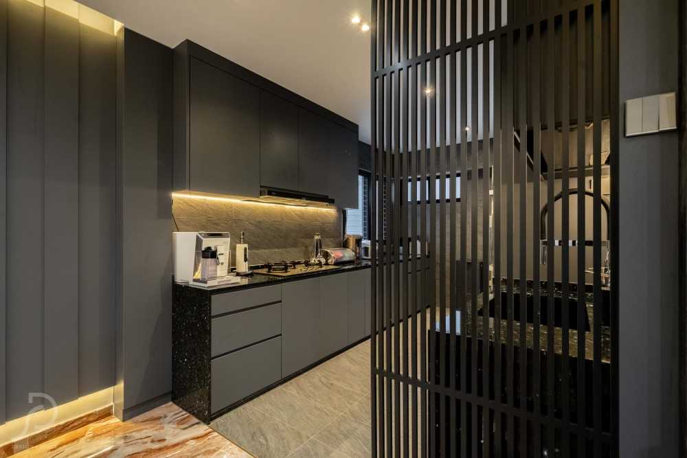 Modern Kitchen with Homogeneous Tiles and Open Kitchen