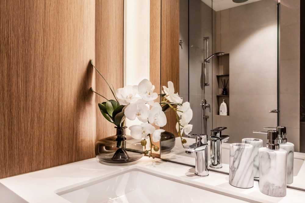 Modern Bathroom with Mirror and Shower Screen