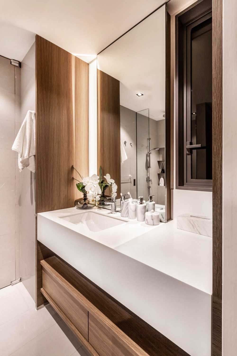 Modern Bathroom with Bathroom Storage and Bathroom Sinks