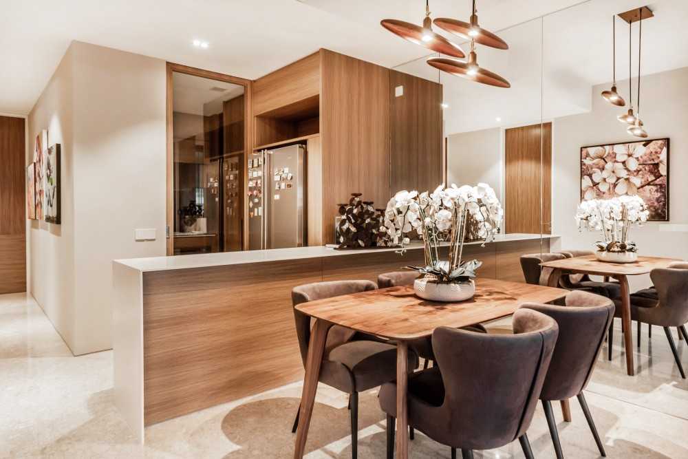 Modern Dining Room with Dining Table and Dining Chairs