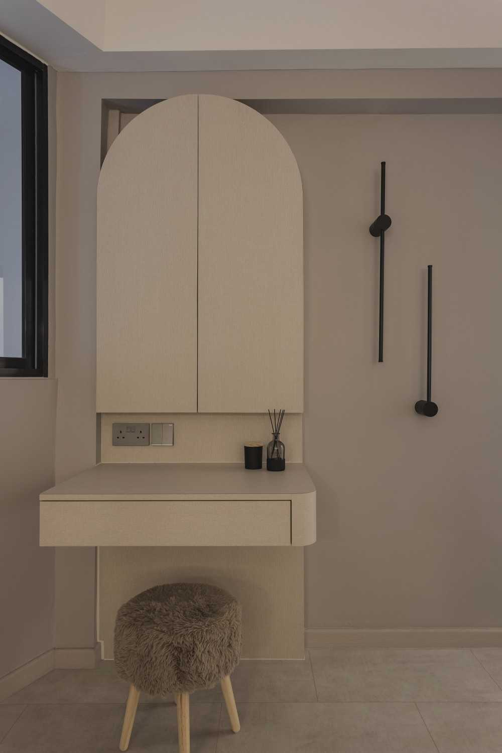 Modern Bedroom with Bedroom Dresser and Drawer Units