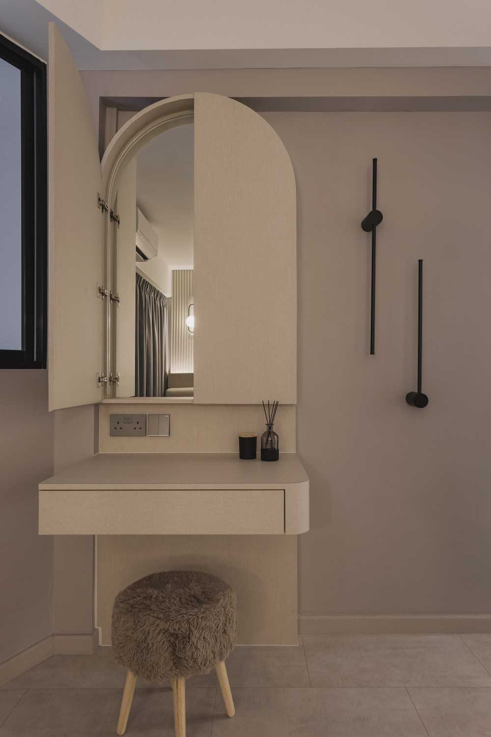 Modern Bedroom with Mirror and Bedroom Dresser