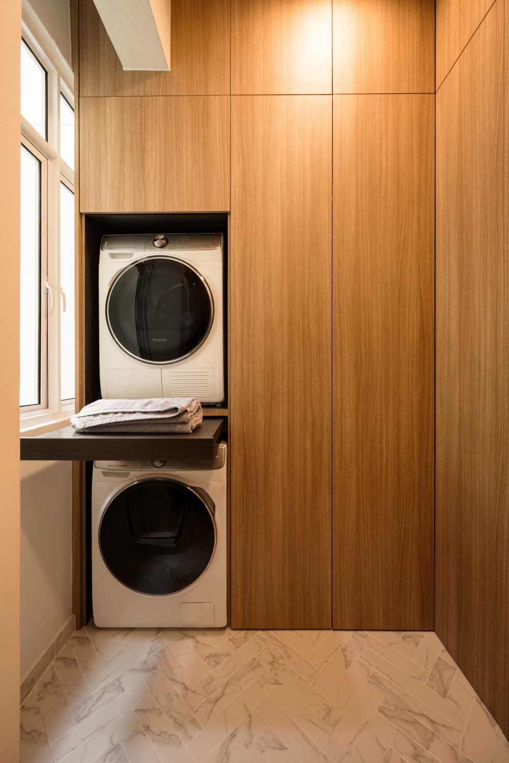 Transitional Service Yard with Washing Machine and Laundry Area